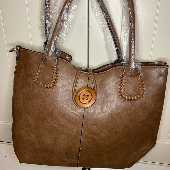 NWT Large brown handbag. Button front. 16x10x5.5 - Picture 3 of 7